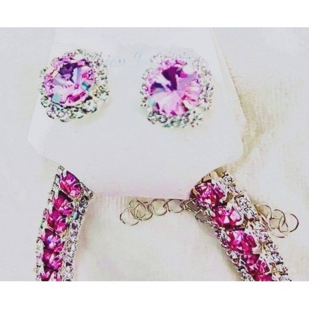 BRAND_NEW NWT. Light Pink .Necklace & Earring Set
